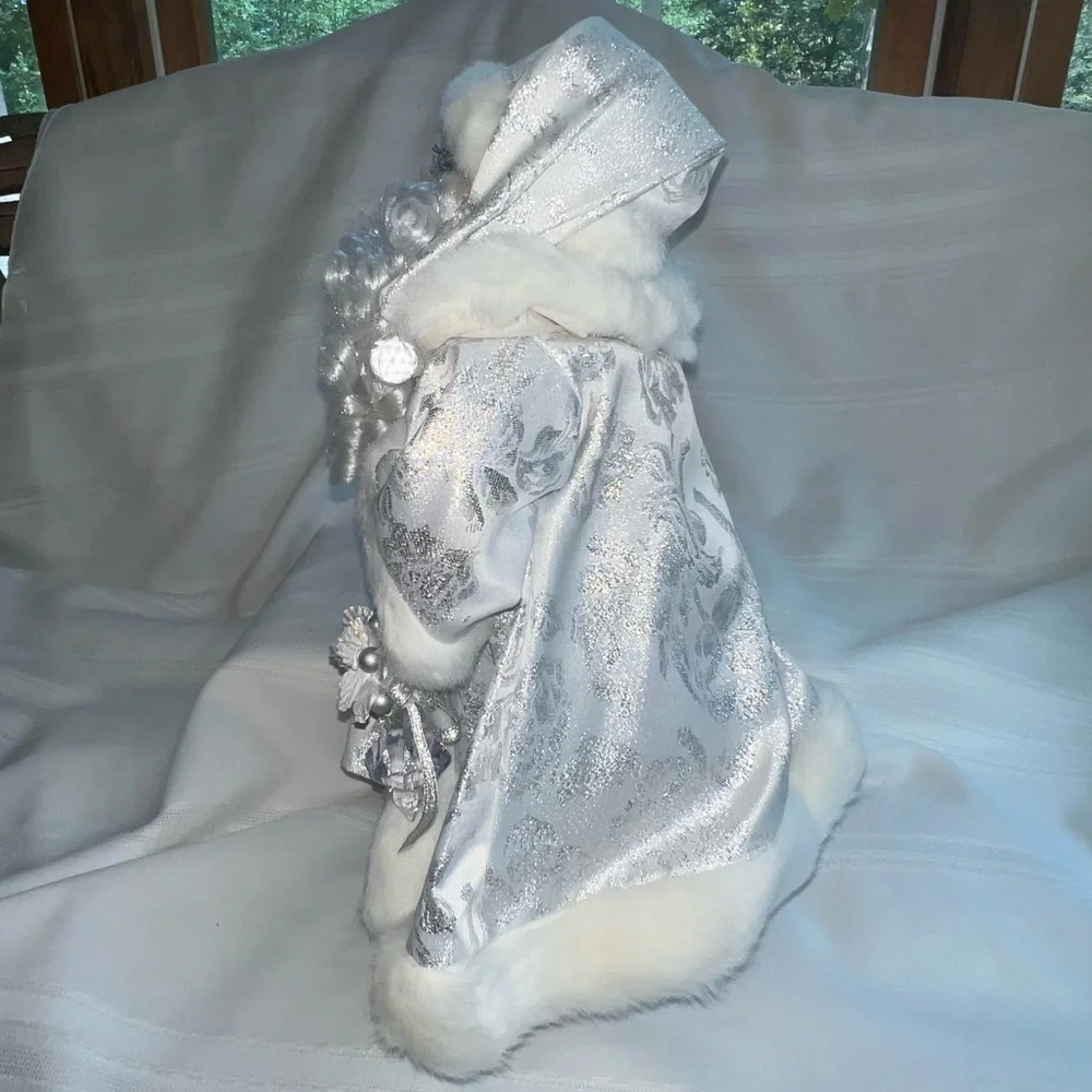 Santa Figurine Father‎ Christmas Winter White EUC